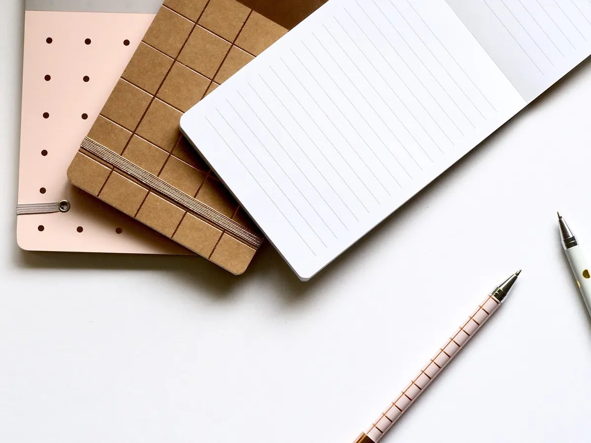 Dot Grid vs Lined vs Plain Paper: Which Should You Use?